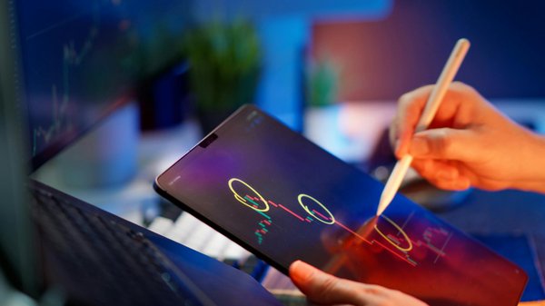 What are the effective methods for creating dynamic lighting in stealth games?