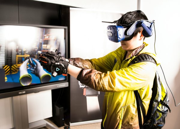 What are the considerations for designing immersive VR experiences for educational purposes?